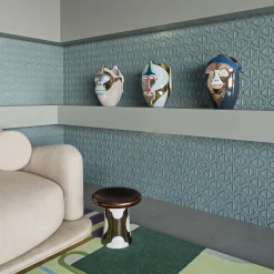 Bosa Primates Brazza Vaso in ceramica grigio piombo con dettagli in metallo Di Elena Salmistraro><noscript><img width=