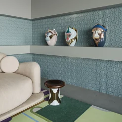 Bosa Primati Mandrillus Vaso in ceramica azzurra lucida con dettagli in metallo di Elena Salmistraro><noscript><img width=