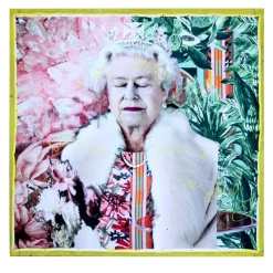 Barbara Petrecca Regina Elisabetta II in Giallo Arazzo Edizione Limitata> Pannelli Decorativi