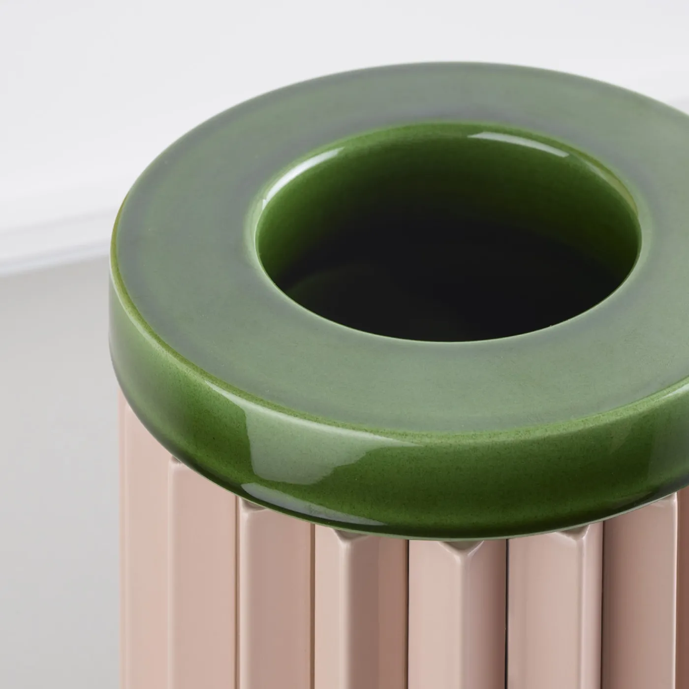 Mutina Rombini A Vaso Verde e Rosa di Ronan e Erwan Bouroullec> Vasi Da Fiori