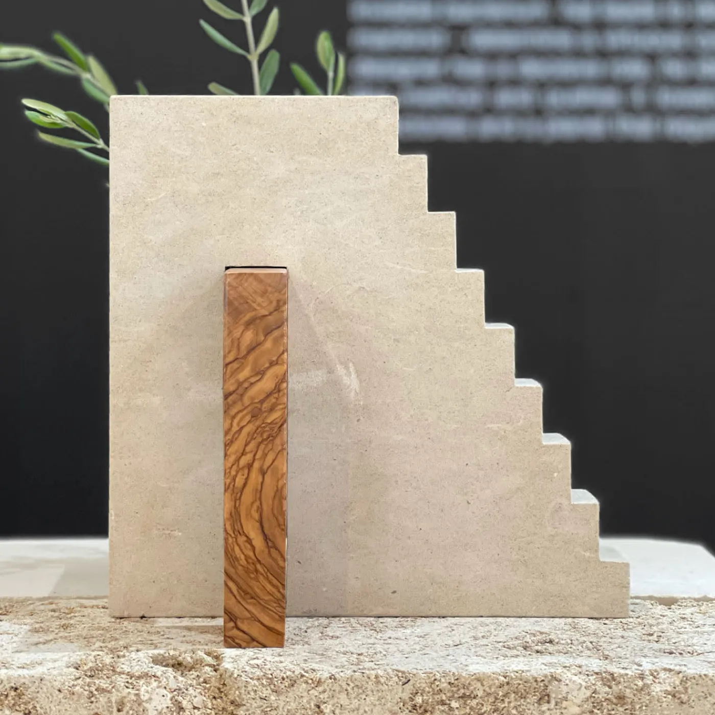 Pimar Limestone Ruderi 02 Scultura in Legno d'Ulivo e Pietra Leccese> Sculture Decorative