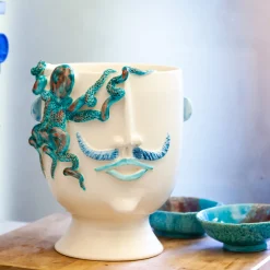 Patrizia Italiano Salvo "U Pulparu" venditore ambulante di vasi con testa di polpo> Vasi Figurativi