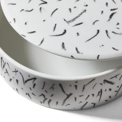 Cassina Scatola rotonda in bianco e nero Post Scriptum di Formafantasma #1> Scatole