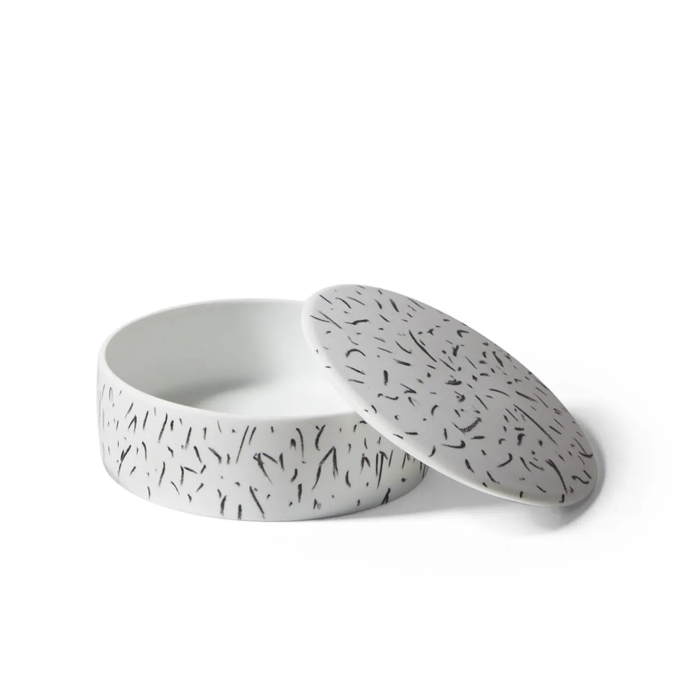 Cassina Scatola rotonda in bianco e nero Post Scriptum di Formafantasma #1> Scatole