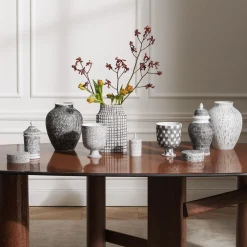 Cassina Scatola rotonda in bianco e nero Post Scriptum di Formafantasma #1><noscript><img width=