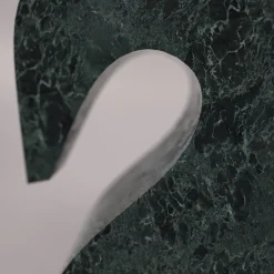 Carcino Design Scultura a forma di testa di cavallo Metis Verde Alpi><noscript><img width=