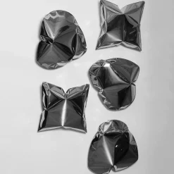 BAU Design Scultura da parete quadrata argentata a forma di cuscino><noscript><img width=