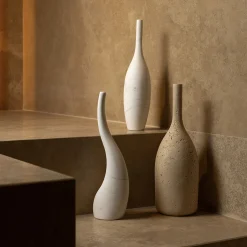 Giovannozzi Marmi Scultura Decorativa Ispirata a una Bottiglia in Travertino><noscript><img width=