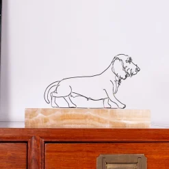 Profilo Scultura di Bassotto in Passeggiata su Base in Onice Cappuccino><noscript><img width=