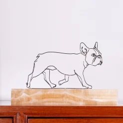 Profilo Scultura di Bulldog Francese in Passeggiata su Base in Onice Cappuccino><noscript><img width=