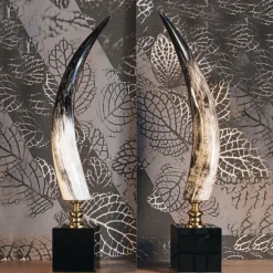 Petri Firenze Scultura di corno verticale con base in ottone dorato 24K> Sculture Decorative