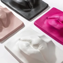 Stefania Boemi Scultura di labbra rosa Jolie><noscript><img width=