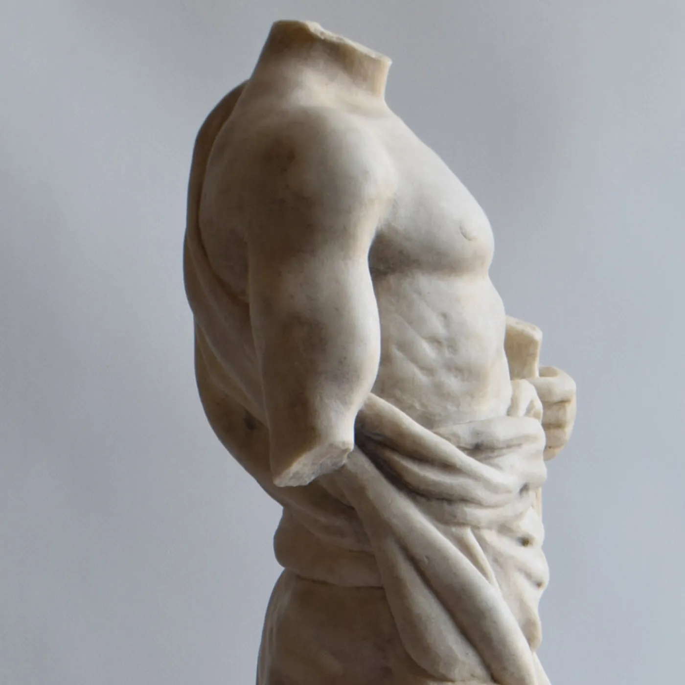 Todini Sculture Scultura di torso con drappeggio> Sculture Decorative