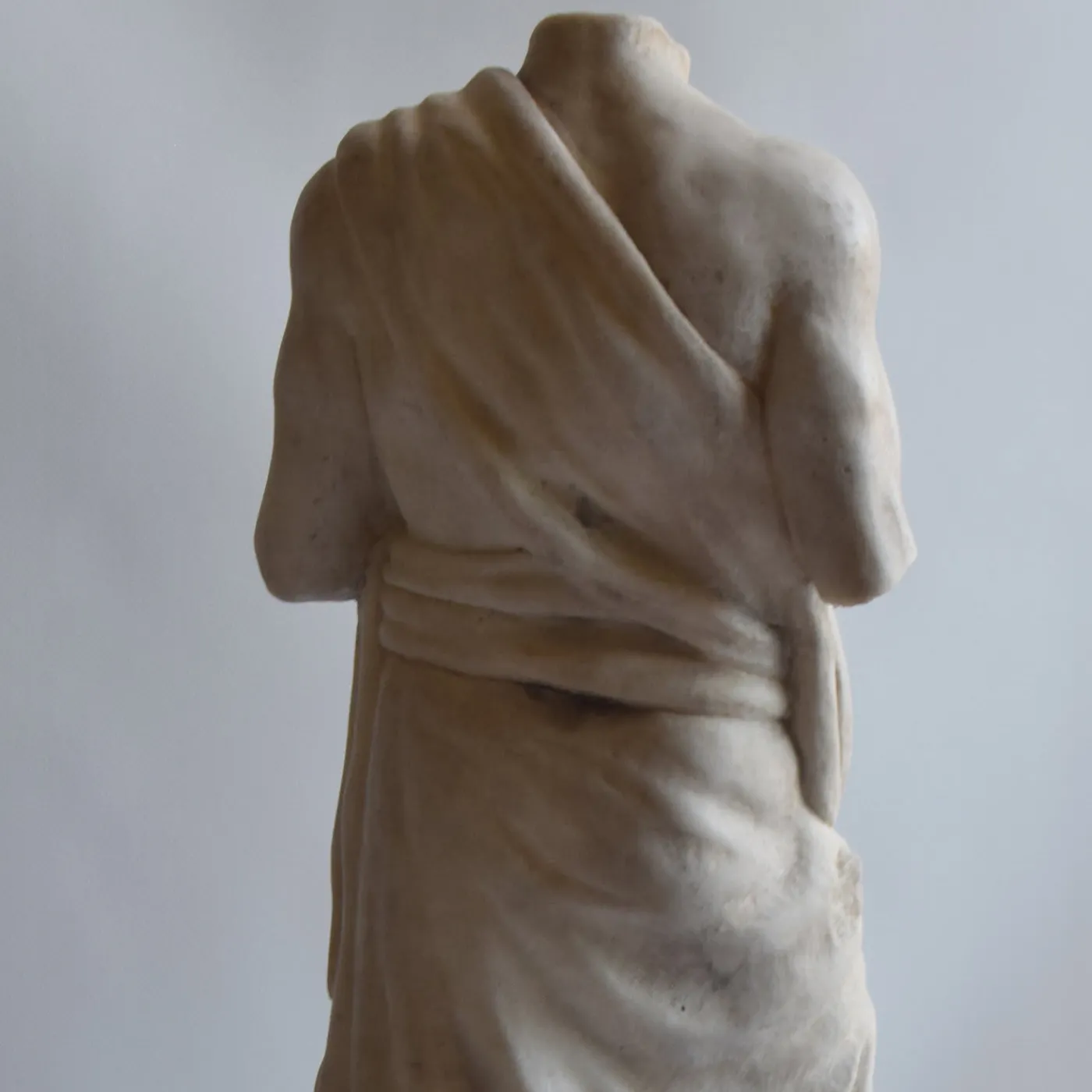 Todini Sculture Scultura di torso con drappeggio> Sculture Decorative
