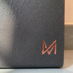 Marzia Boaglio Scultura in alluminio Fulmini Burn><noscript><img width=