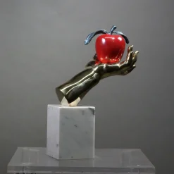 Fonderia Artistica Ruocco Scultura Mano Mela in bronzo policromo><noscript><img width=