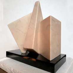 Espidesign by Paola Speranza Scultura Poesia di Prismi in Marmo Rosa e Nero><noscript><img width=