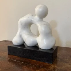 Espidesign by Paola Speranza Scultura Quieto Equilibrio in Marmo Calacatta Carrara di Piero Speranza><noscript><img width=