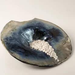 Design Center 1991 Scultura/piatto in ceramica policroma Incanto Notturno di Nino Basso><noscript><img width=