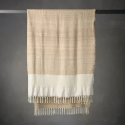 The House of Lyria Senja.D2 Coperta in seta e lino con frange color sabbia> Coperte