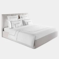 Biancoperla Set copripiumino Botero ricamato in cotone percalle bianco><noscript><img width=
