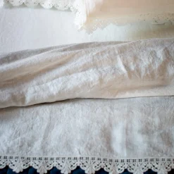 Once Milano Set da letto in lino bianco con pizzo siciliano><noscript><img width=