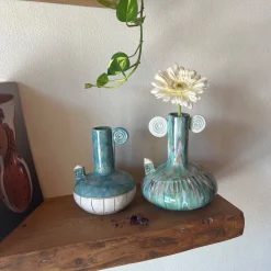 Metakeramos Set di 2 Anfore Spirali nel Tempo in Ceramica Azzurra della Collezione Micromondo><noscript><img width=