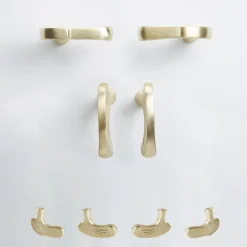 NIVA Design Set di 4 pomelli per porte in ottone Inca Evolution #2 di Nicole Valenti> Maniglie