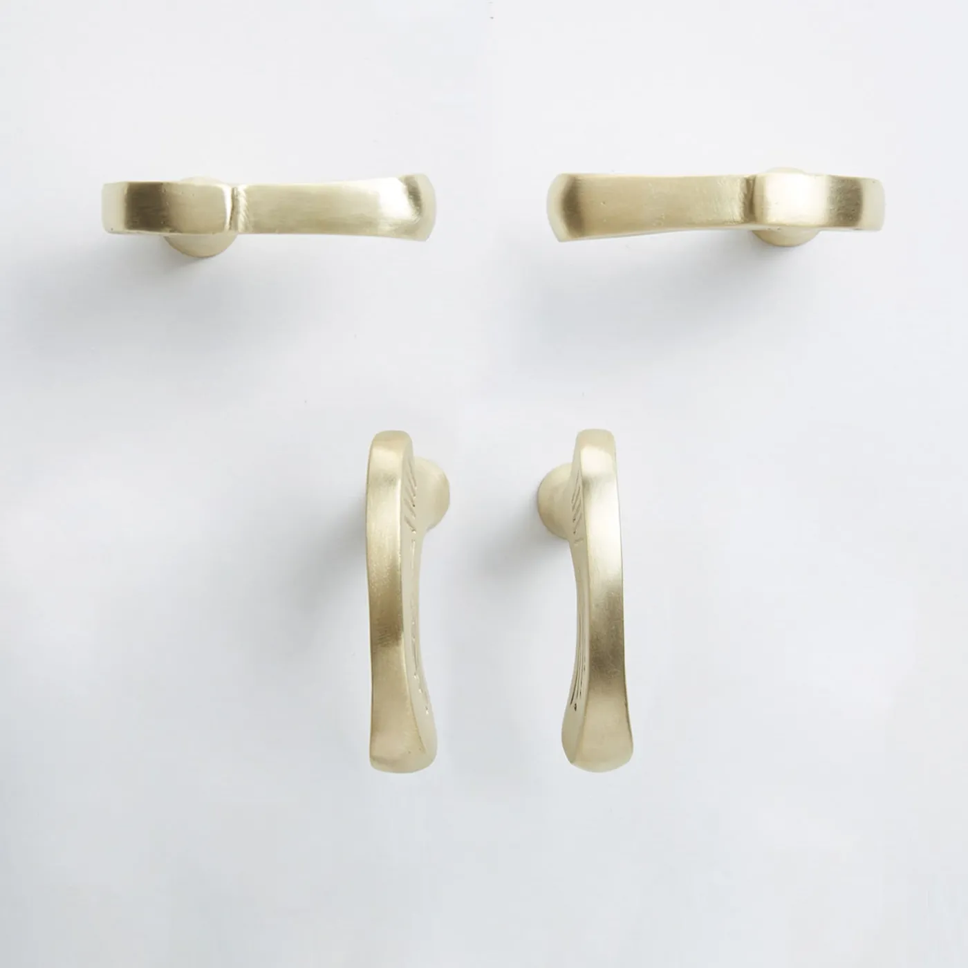 NIVA Design Set di 4 pomelli per porte in ottone Inca Evolution #1 di Nicole Valenti> Maniglie