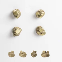 NIVA Design Set di 4 pomelli per porte in ottone Pietra #4 di Nicole Valenti><noscript><img width=