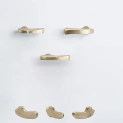 NIVA Design Set di 4 pomelli per porte in ottone Inca #3 di Nicole Valenti> Maniglie