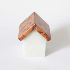 Carrara Home Design Set di 2 sculture a forma di casetta in marmo di Carrara e Verona di Paola Giubbani><noscript><img width=