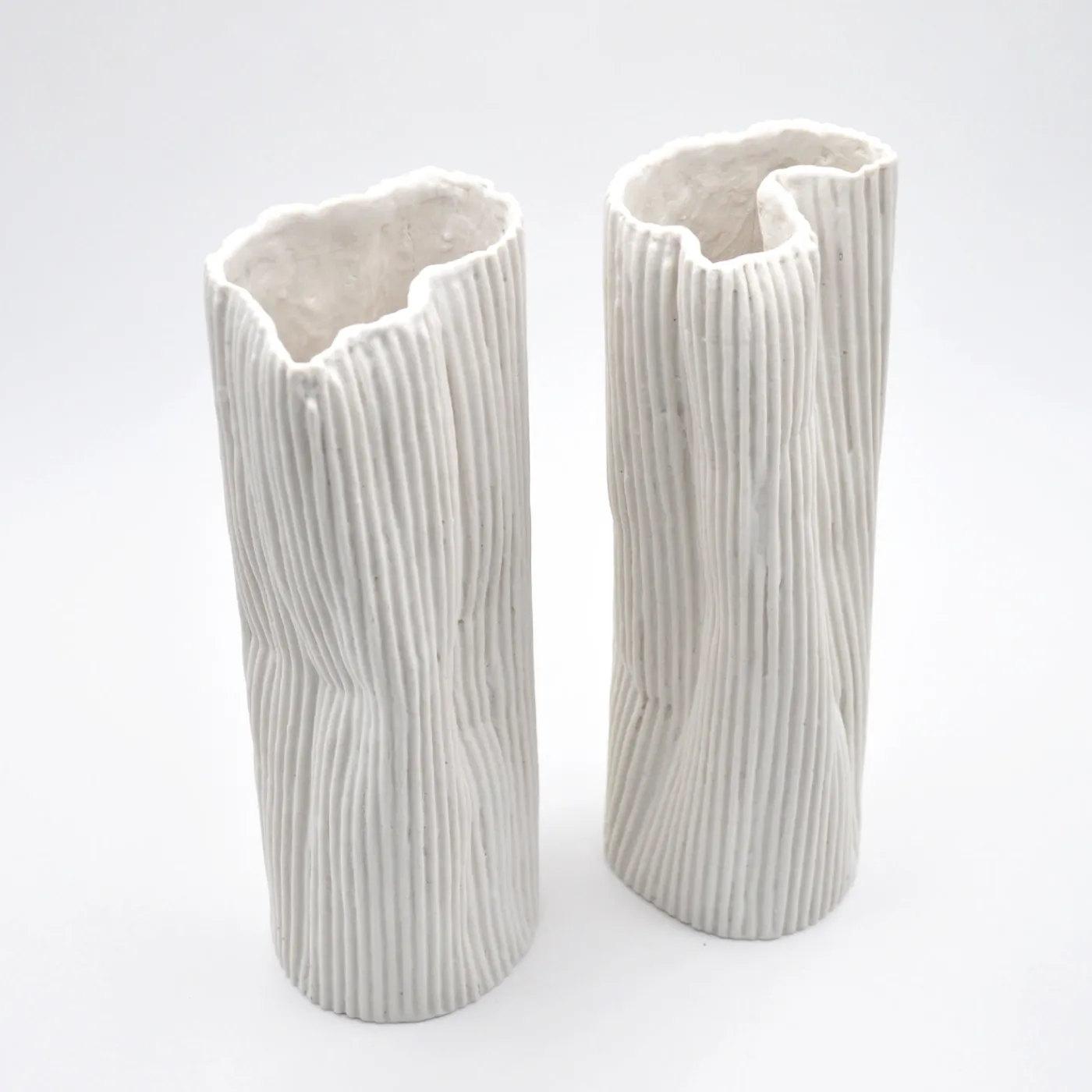 Design Center 1991 Set di 2 Vasi Decorativi "Paesaggio 19 #3" bianchi di Nino Basso> Vasi Decorativi