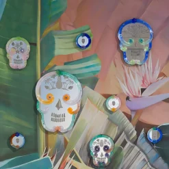 Ongaro & Fuga Specchio con teschio rotondo blu di Bradley Theodore> Specchi Da Parete