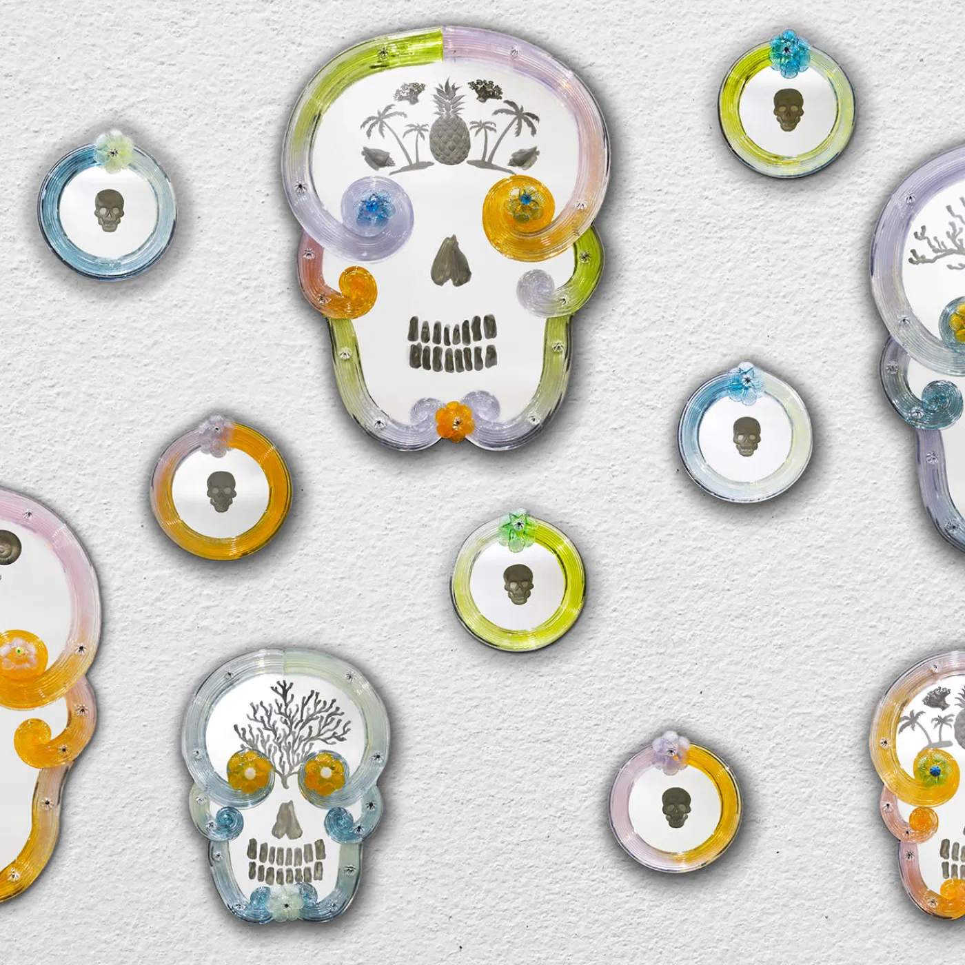 Ongaro & Fuga Specchio con teschio rotondo #6 di Bradley Theodore> Specchi Da Parete