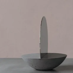 Forma & Cemento Specchio da tavolo bifacciale D30 in grigio scuro><noscript><img width=