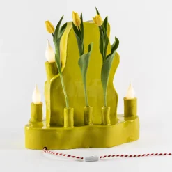 Secondome Edizioni Specchio da tavolo Clouds in ceramica gialla con luce di Onka Allmayer-Beck><noscript><img width=