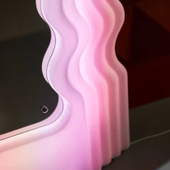 Poltronova Specchio e lampada da terra Ultrafragola di Ettore Sottsass> Specchi Da Terra