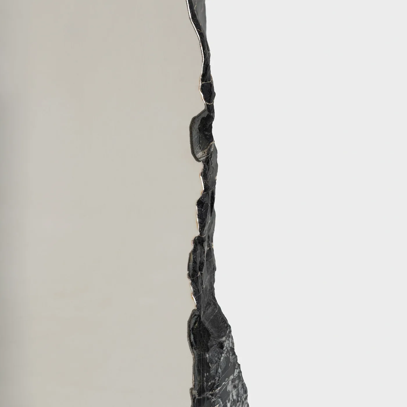 Delvis Unlimited Specchio Immersione in Marmo Portoro> Specchi Da Tavolo