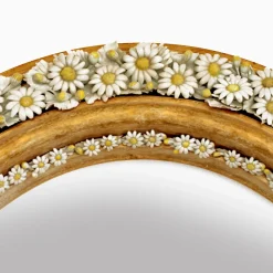 Caiafa Specchio Ovale con Margherite in Porcellana di Capodimonte e Foglia d'Oro Applicata a Mano> Specchi Da Parete