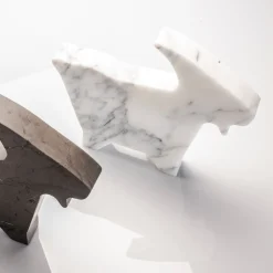 Kimano Statuina bianca di capra di Alessandra Grasso><noscript><img width=