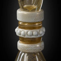 Officine di Murano 1295 Stmat Vaso con piede in oro e bianco 24 carati con coperchio><noscript><img width=