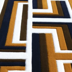 Carpet Edition Tappeto Castelbarco geometrico in lana della Nuova Zelanda marrone/nero/bianco><noscript><img width=