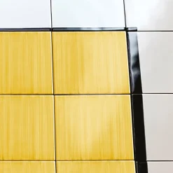 Francesco De Maio Tappeto Composizione ceramica blu e gialla di Giuliano Andrea dell'Uva 300 x 180><noscript><img width=