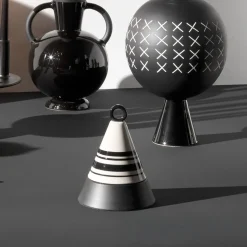 Rometti Tintinnabulo Scatola in bianco e nero di Ugo La Pietra> Scatole