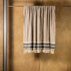 The House of Lyria Tormentato Coperta a righe ecrù con frange> Coperte