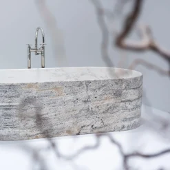 Kreoo Vasca da Bagno Blessed Tub in Travertino Silver e Bianco del Re><noscript><img width=
