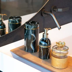 Griffe Montenapoleone by Vetrerie di Empoli Vaso con coperchio in vetro con base ispirata a Michelangelo><noscript><img width=