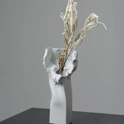 Jenna Basso Pietrobon Vaso Crespano Merz in ceramica bianca> Vasi Decorativi