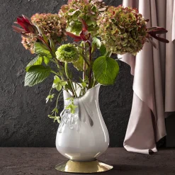 Aina Kari Vaso decorativo Stravedamento in vetro di Murano bianco e ottone martellato><noscript><img width=